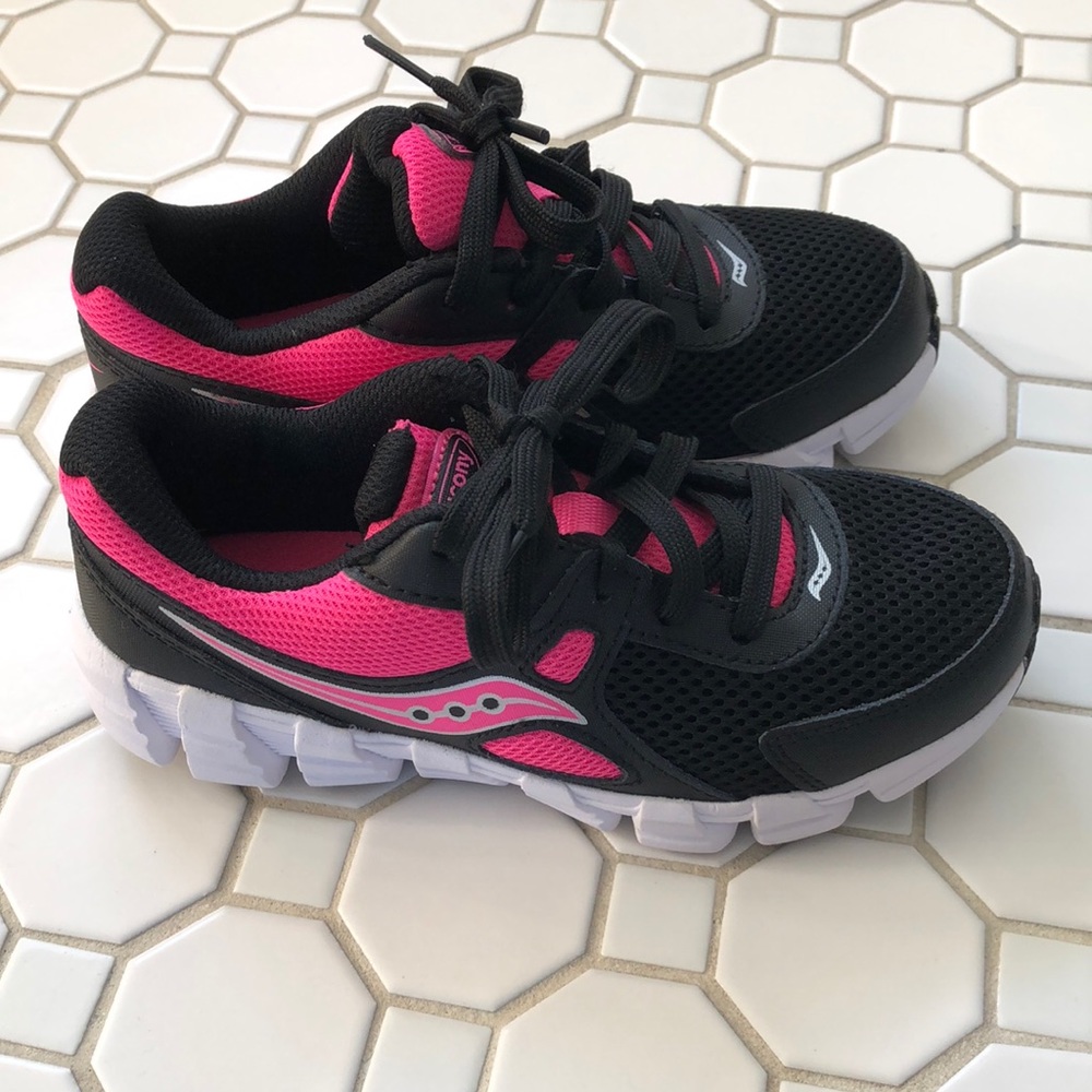 Saucony Vortex Size 1 Girls (Y) runners.